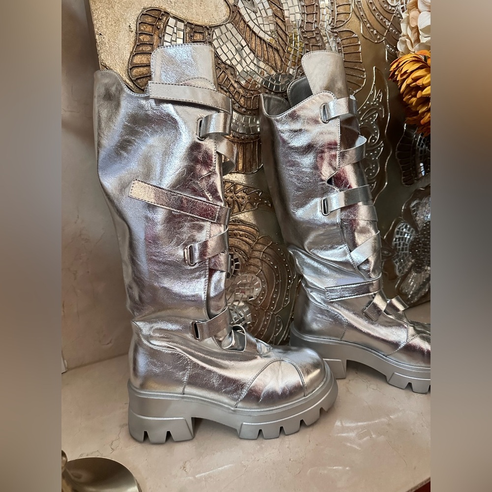 Silver Knee-High Women's Boots🩶🩶 - Picture 3 of 6